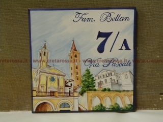 cod.art: nc89 - Mattonella in ceramica cm 20x20 con decoro paese e scritta personalizzata. 